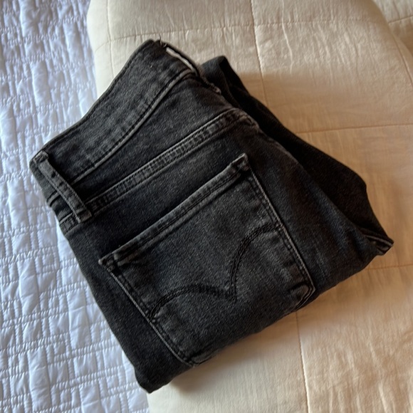 • Black Levi’s • - Picture 3 of 8